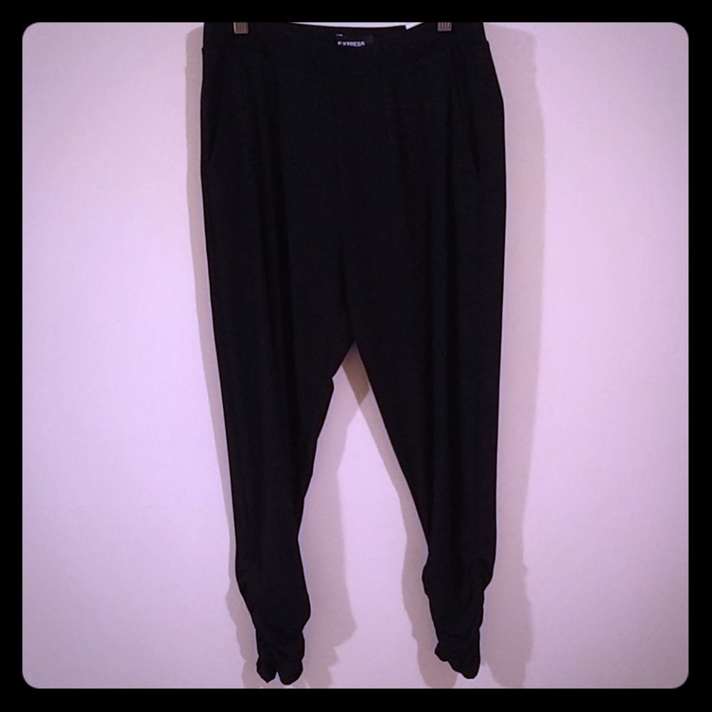 NWT Drapey Midrise Pants with Ruched Ankle